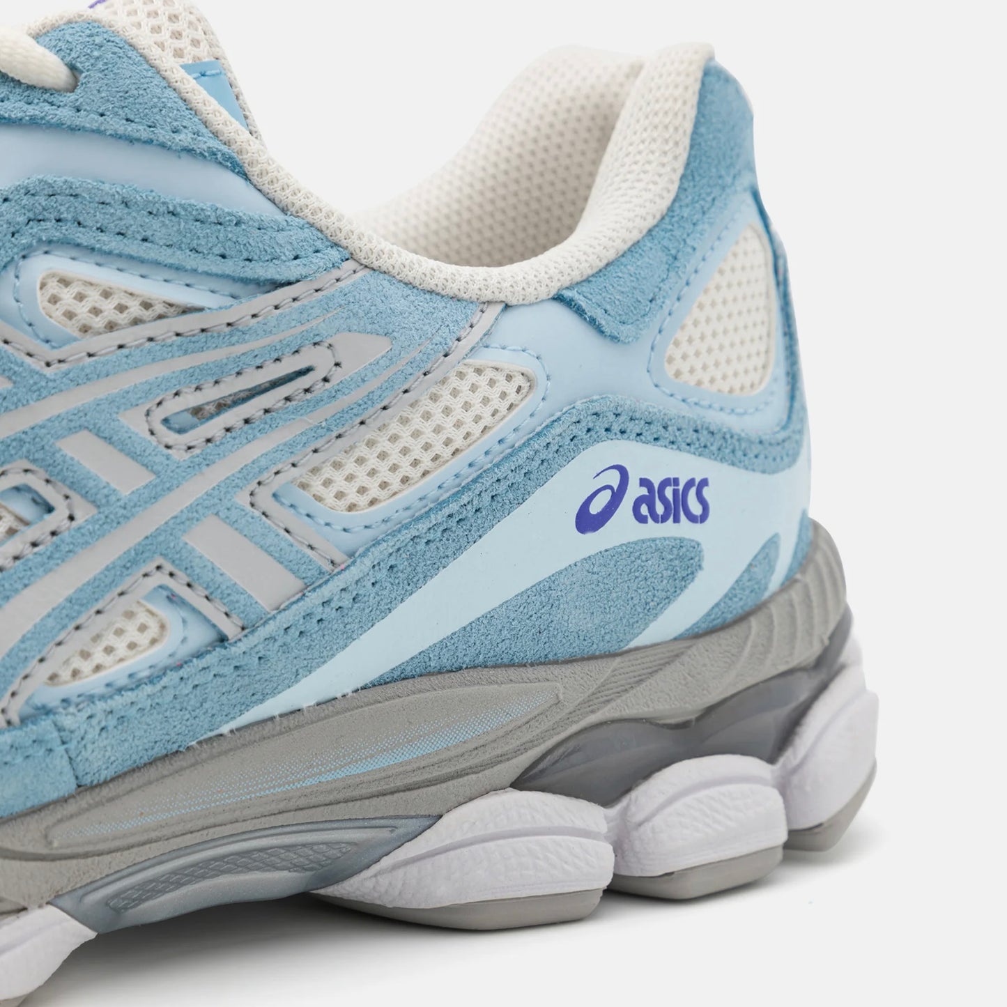 Asics GEL NYC with two laces