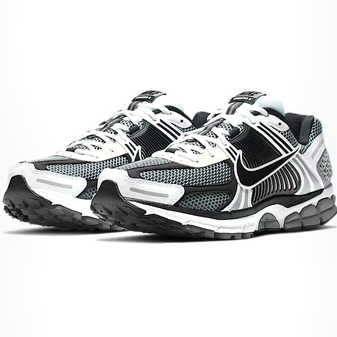 Nike Zoom Vomero 5 with fluffy laces