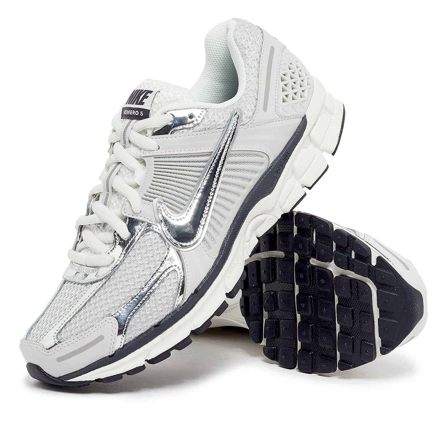 Nike Zoom Vomero 5 with fluffy laces