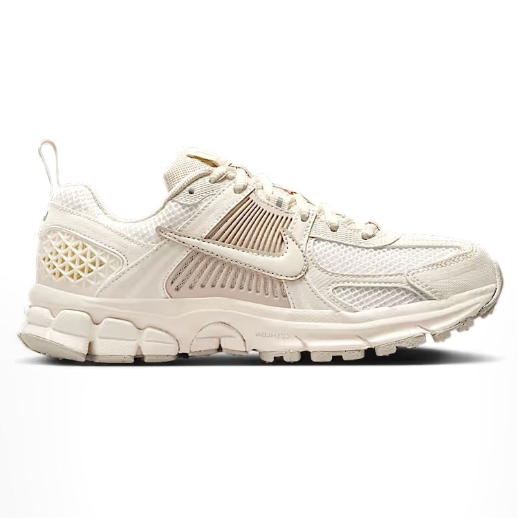 Nike Zoom Vomero 5 with fluffy laces