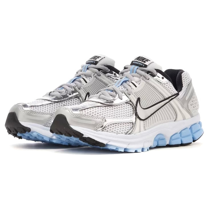 Nike Zoom Vomero 5 with fluffy laces